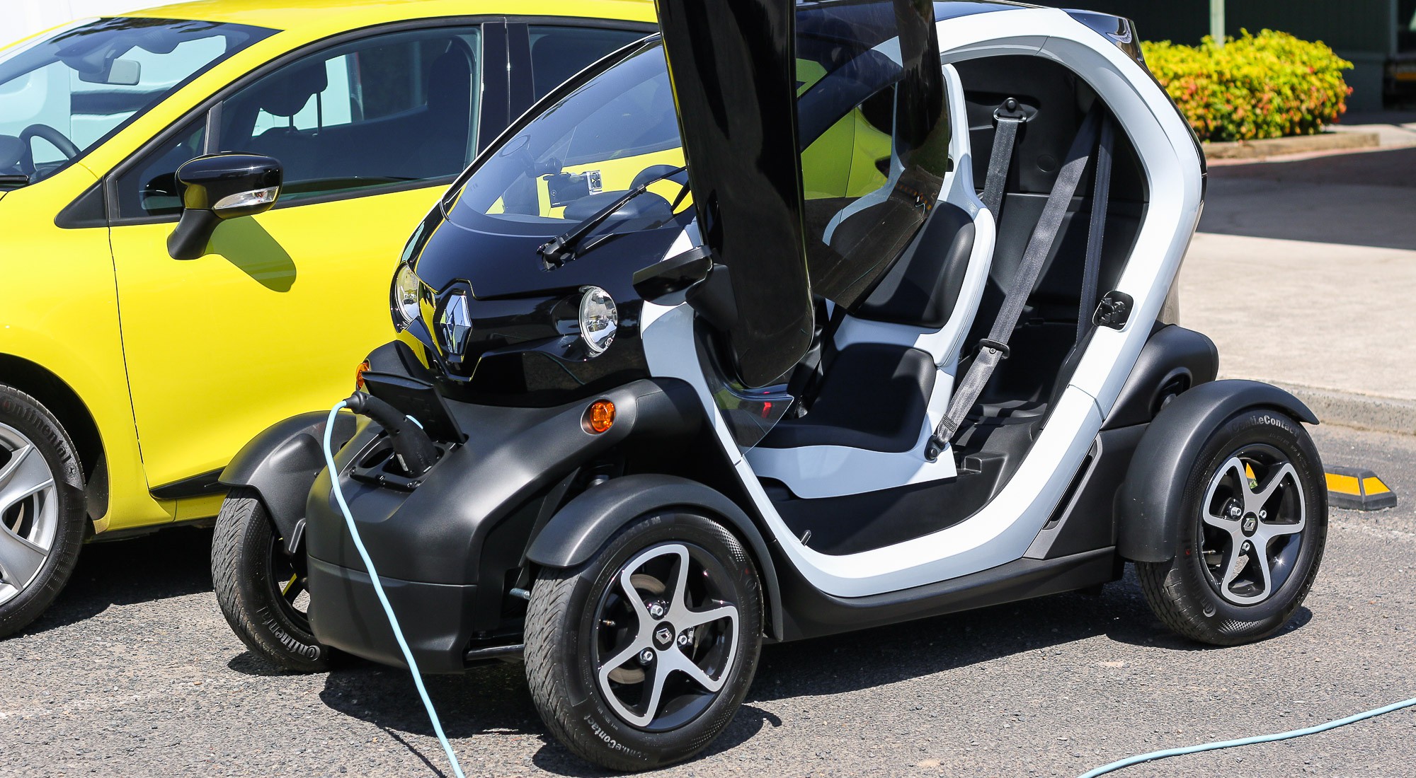 Электромобиль renault twizy