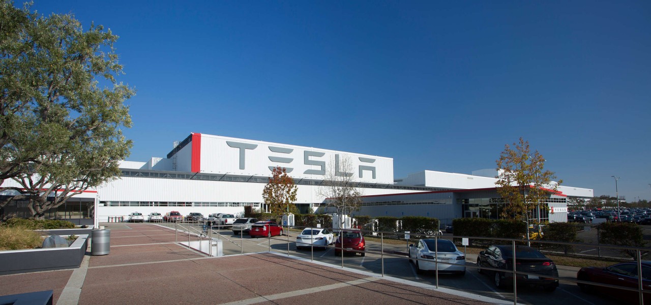 Tesla строит свой собственный центр для перевозки автомобилей