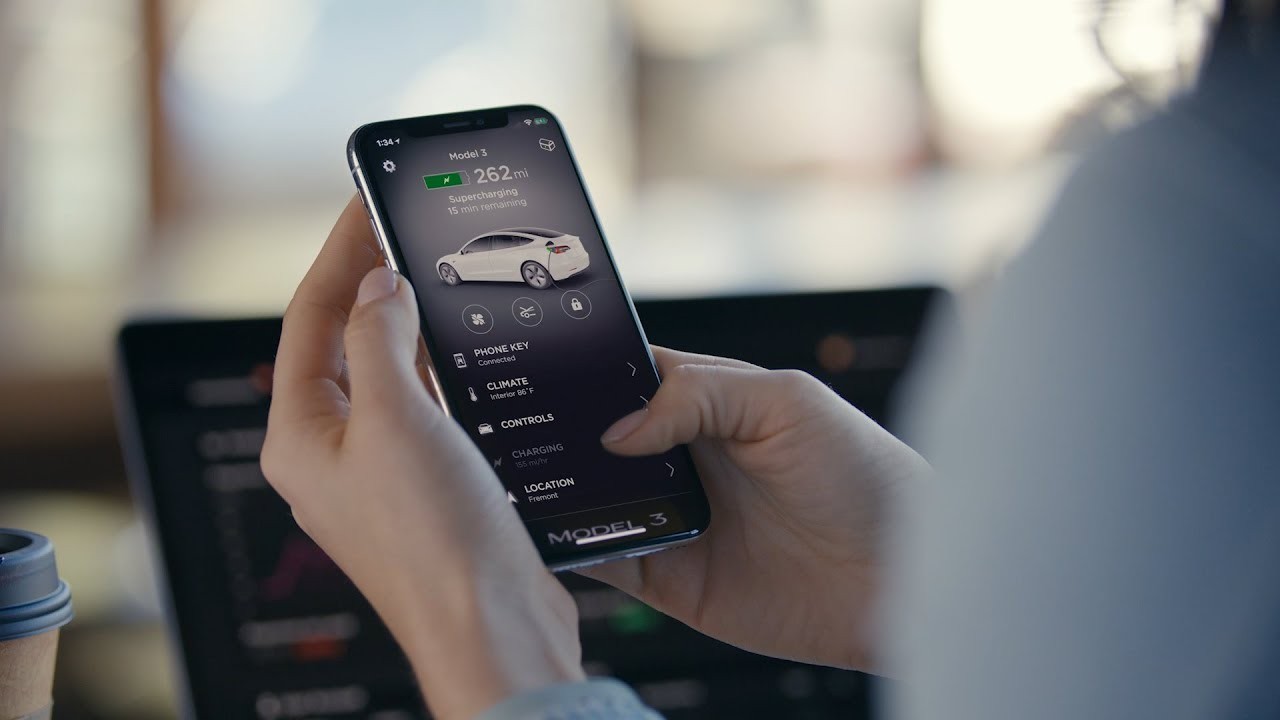 Владельцы Tesla смогут удаленно контролировать свой автомобиль через телефоны